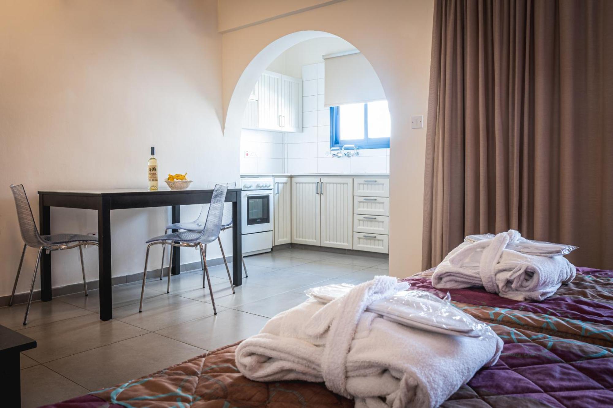 Aparthotel Kefalos Damon 3*