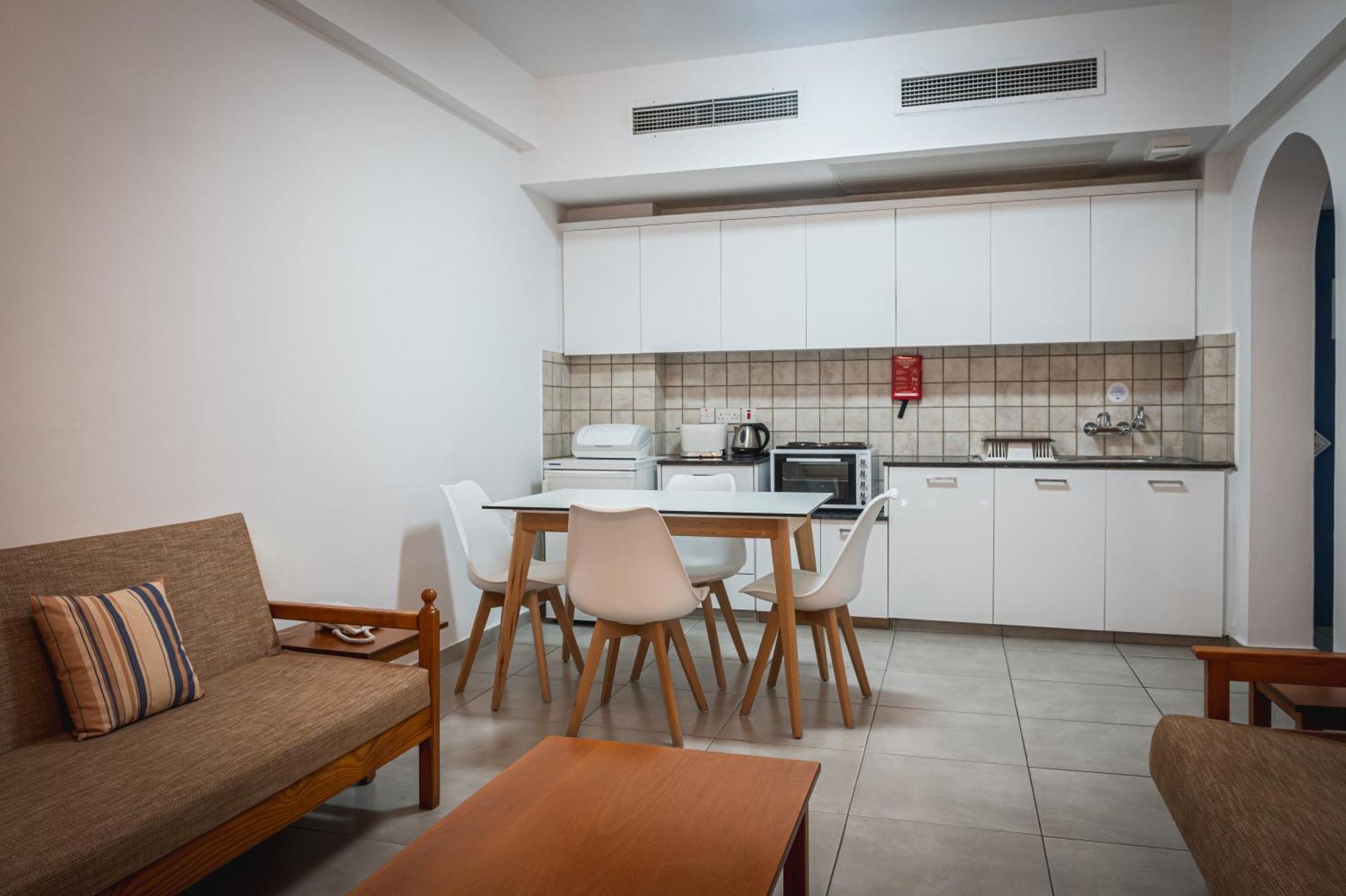 Kefalos Damon Aparthotel 3*