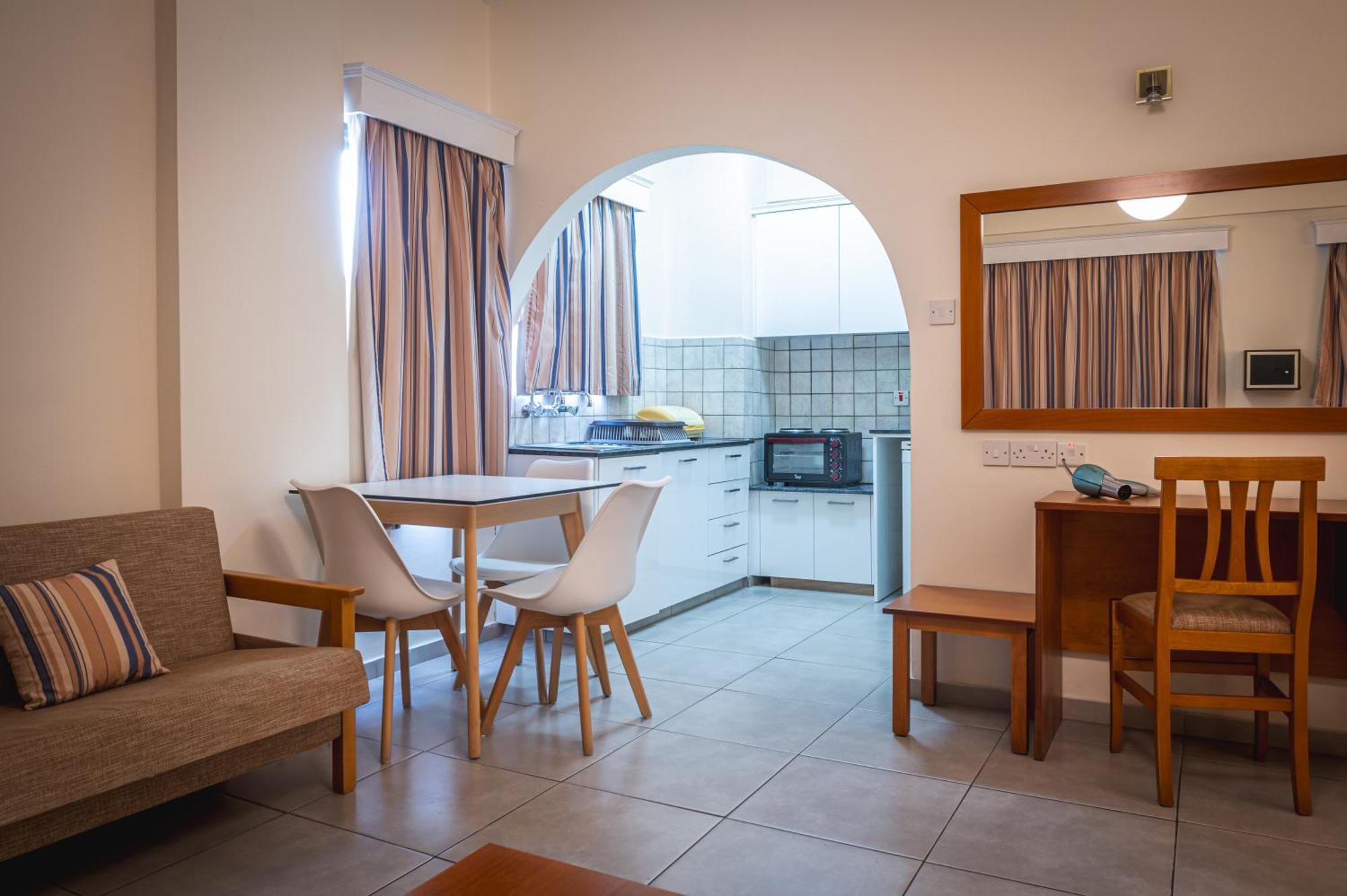 Kefalos Damon Aparthotel Paphos